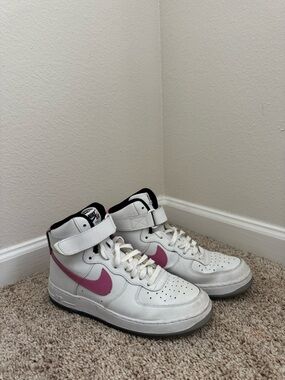 Nike White High-Top Sneakers with Pink Heel Detail